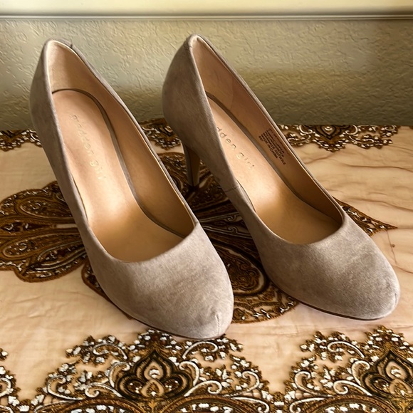 Madden Girl Tan Faux Suede Pumps - Picture 2 of 9